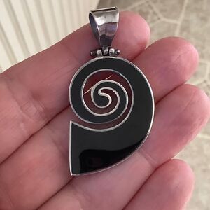 𝅺STERLING SILVER BLACK ENAMEL LARGE WOMAN PENDANT​​